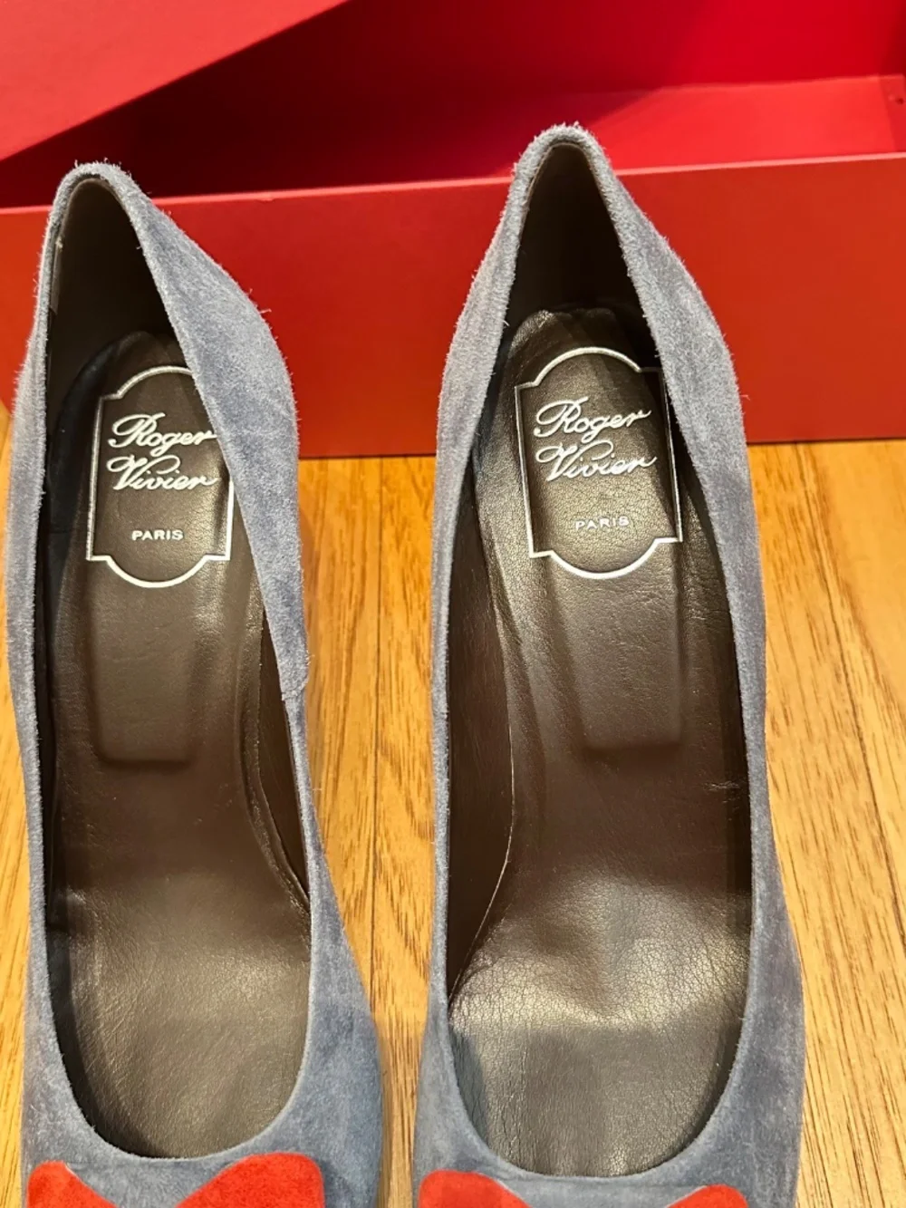 Roger Vivier , Belle de Nuit, grey & red suede, Never worn, size EU 40 orig box